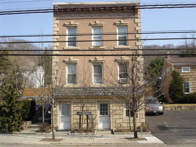 752 Commerce St in Thornwood, NY - Building Photo