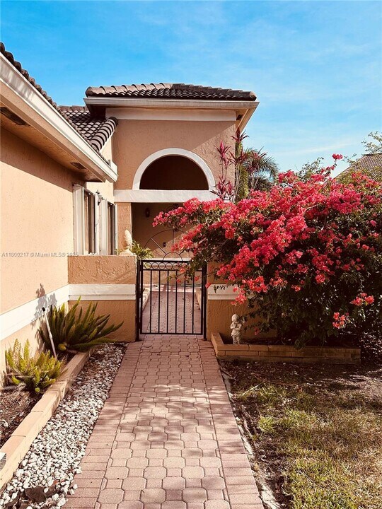 491 NW 188th Terrace in Pembroke Pines, FL - Building Photo