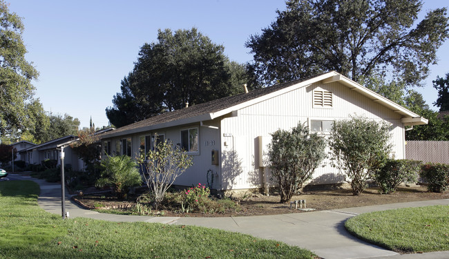 Davisville Apartments in Davis, CA - Foto de edificio - Building Photo