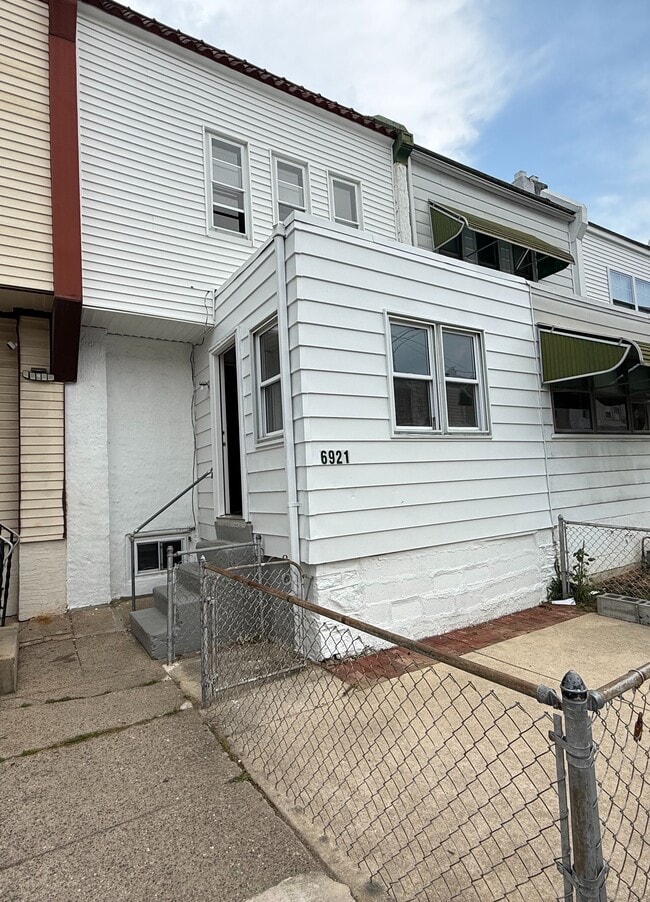 property at 6921 Clinton Rd
