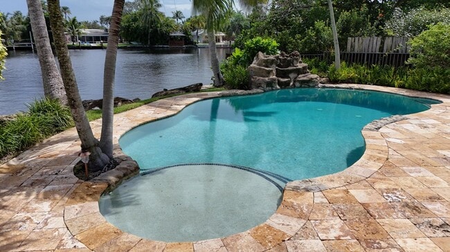 1925 Coral Gardens Dr in Wilton Manors, FL - Foto de edificio - Building Photo