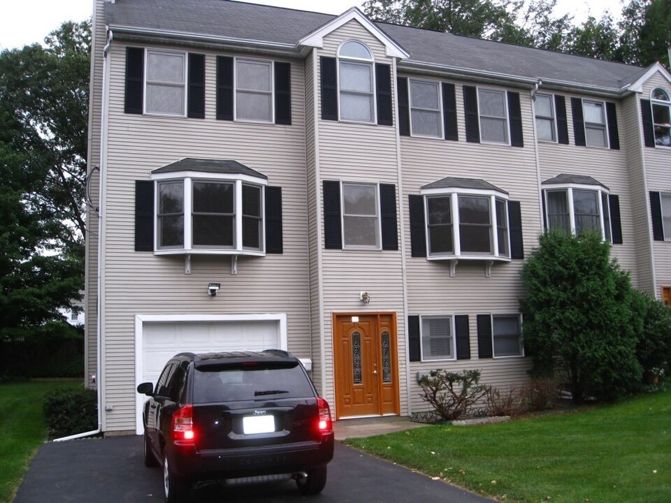 17 Hamlet St, Unit 17 in Somerville, MA - Building Photo