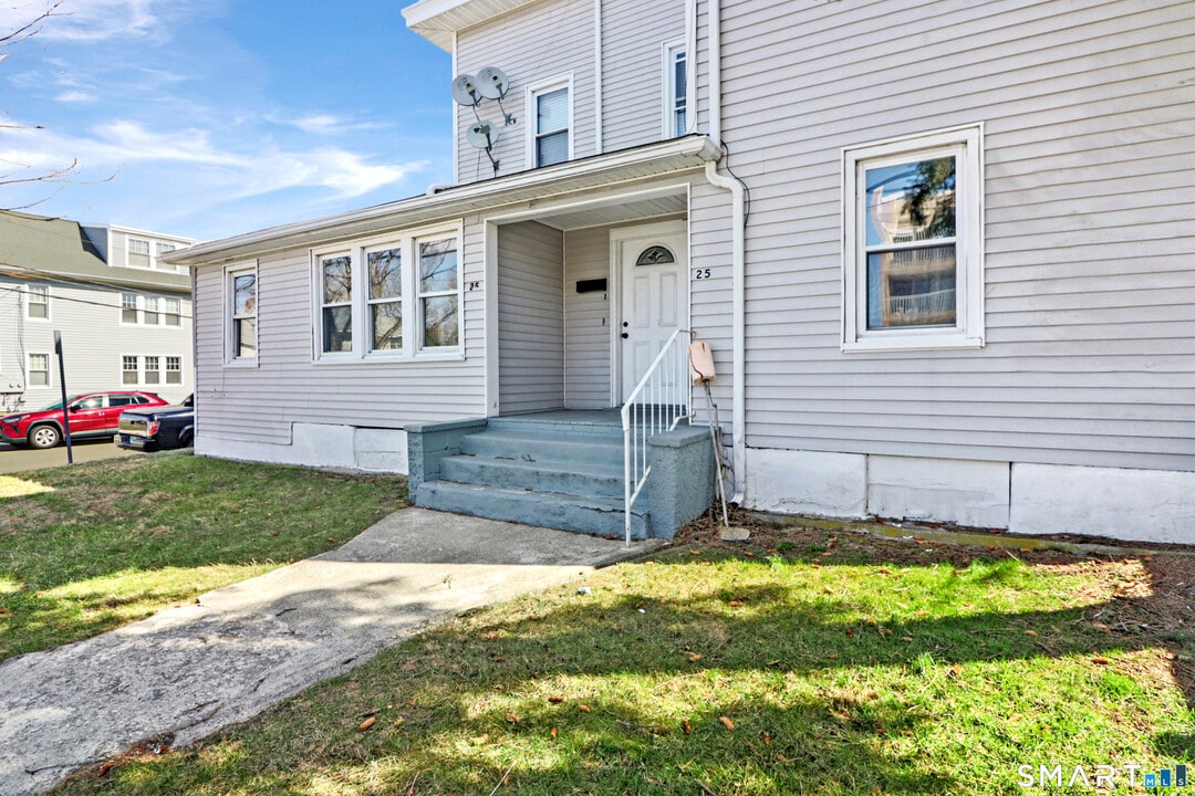 25 Cove Ave-Unit -1 in Norwalk, CT - Building Photo