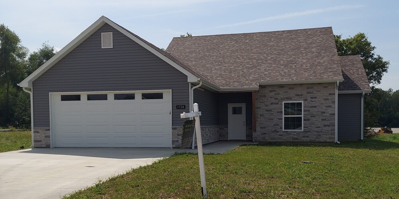 1738 Sierra in Mexico, MO - Building Photo