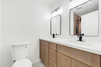 15231 Silverman St in Webster, TX - Building Photo - Building Photo