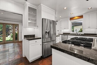 8049 Briar Summit Dr in Los Angeles, CA - Building Photo - Building Photo