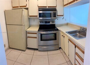 14168 SW 93rd Ln in Miami, FL - Building Photo - Building Photo