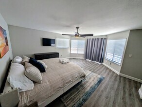 1754 Seal Way in Discovery Bay, CA - Foto de edificio - Building Photo