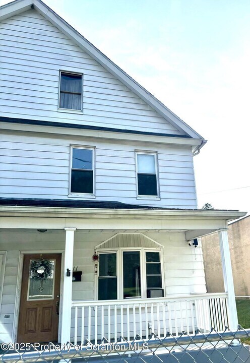 1911 Luzerne St in Scranton, PA - Building Photo