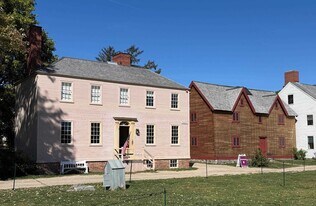 43 Puddle Ln in Portsmouth, NH - Building Photo