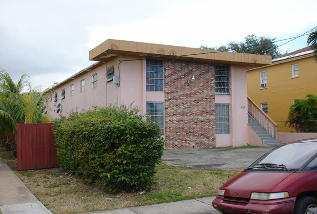 40 NW 18th Ave in Miami, FL - Foto de edificio - Building Photo