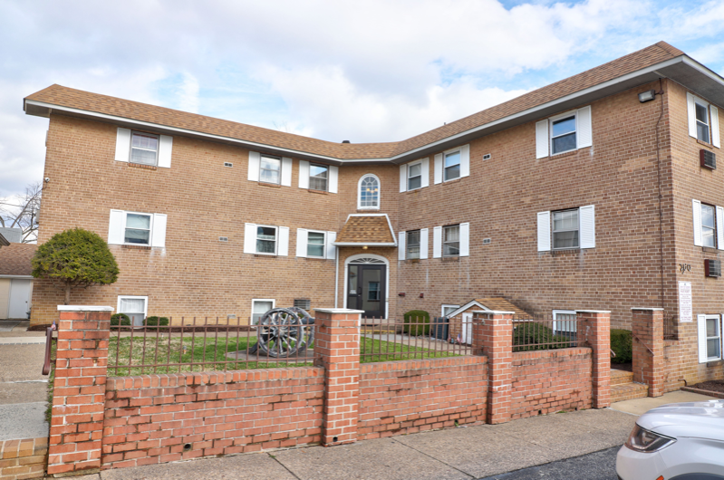 300 Rutledge Ave-Unit -Apt 3 in Folsom, PA - Building Photo