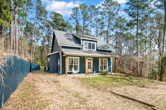 201 Sunny Hill Dr in Coldspring, TX - Building Photo - Building Photo