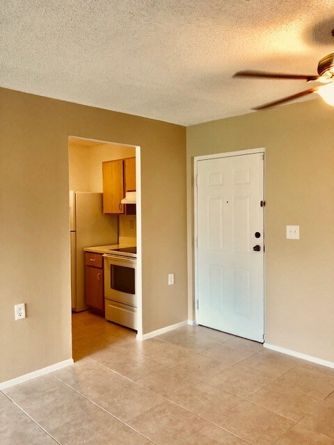 1101 Benoist Farms Rd in West Palm Beach, FL - Building Photo