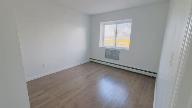 31-22 60th St in Queens, NY - Building Photo - Building Photo