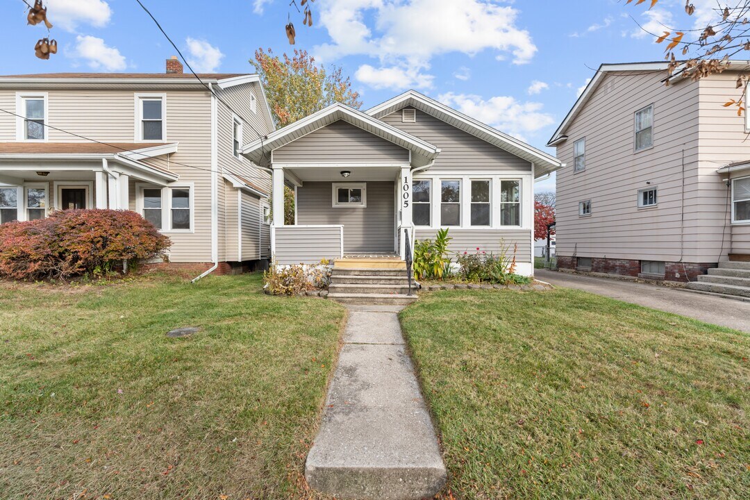 1005 Woodsdale Ave in Toledo, OH - Building Photo