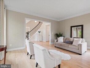 904 Locust St in Herndon, VA - Building Photo - Building Photo