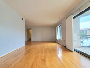6936 Hanover Pky, Unit 301 in Greenbelt, MD - Building Photo - Building Photo