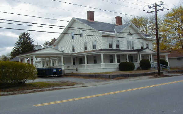 264 West St in Leominster, MA - Foto de edificio