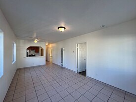 8416 1/2-8416 1/2 Graham Ave in Los Angeles, CA - Building Photo