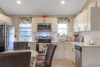 63 Lenox Ave-Unit -Upper in Westbury, NY - Building Photo - Building Photo