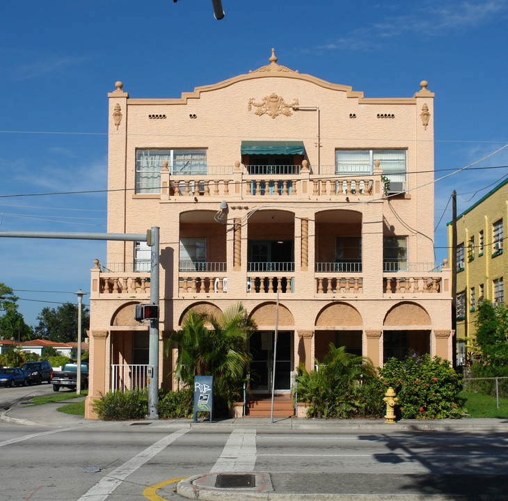 1818 SW 22nd Ave in Miami, FL - Building Photo