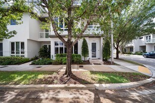 10560 NW 64th Terrace in Doral, FL - Building Photo