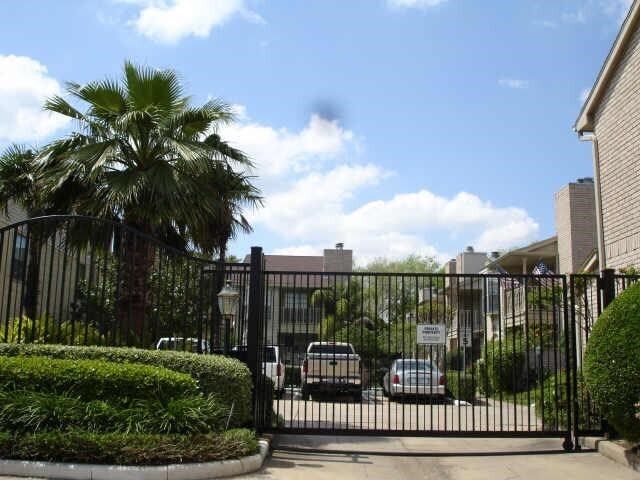 7350 Kirby Dr in Houston, TX - Building Photo - Building Photo