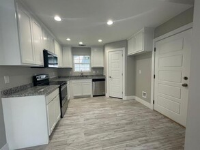 1315 W Gandy St in Denison, TX - Building Photo - Building Photo