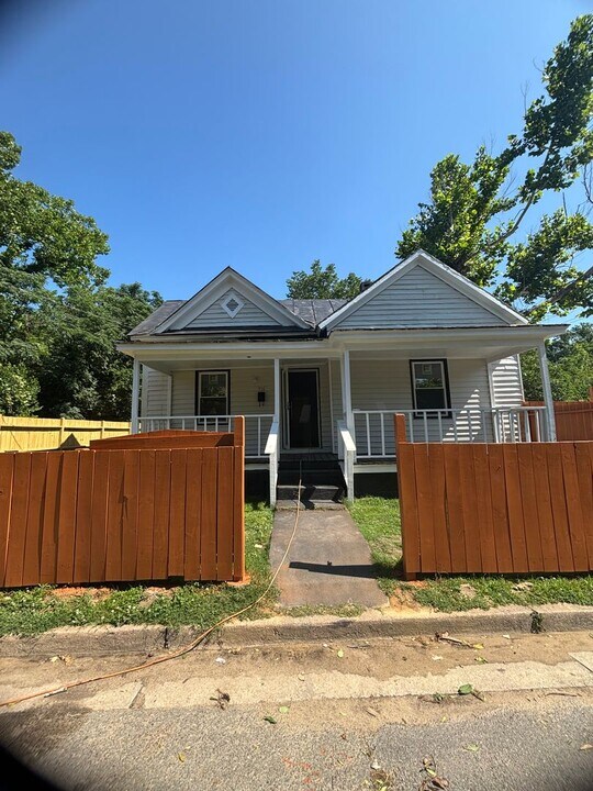 916 Macon St in Kinston, NC - Foto de edificio