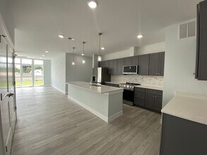 132 E University Ave in Champaign, IL - Building Photo - Building Photo