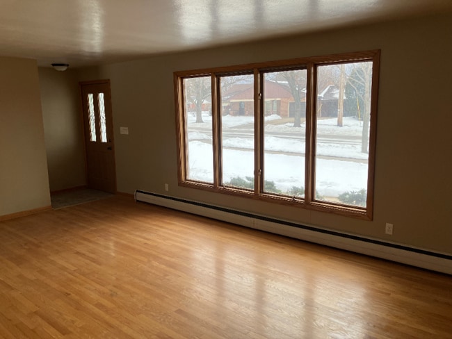 1275 Kellogg St in Green Bay, WI - Building Photo - Building Photo