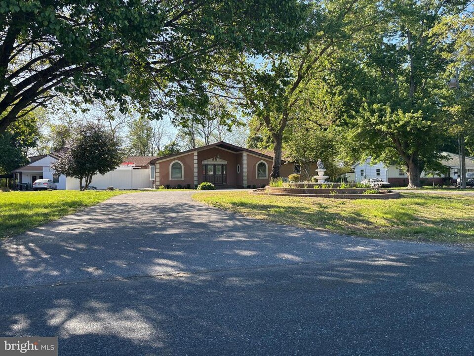 29402 Howell Point Rd in Trappe, MD - Building Photo