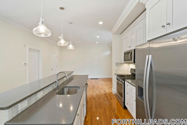 130 Roxbury St in Boston, MA - Building Photo - Building Photo