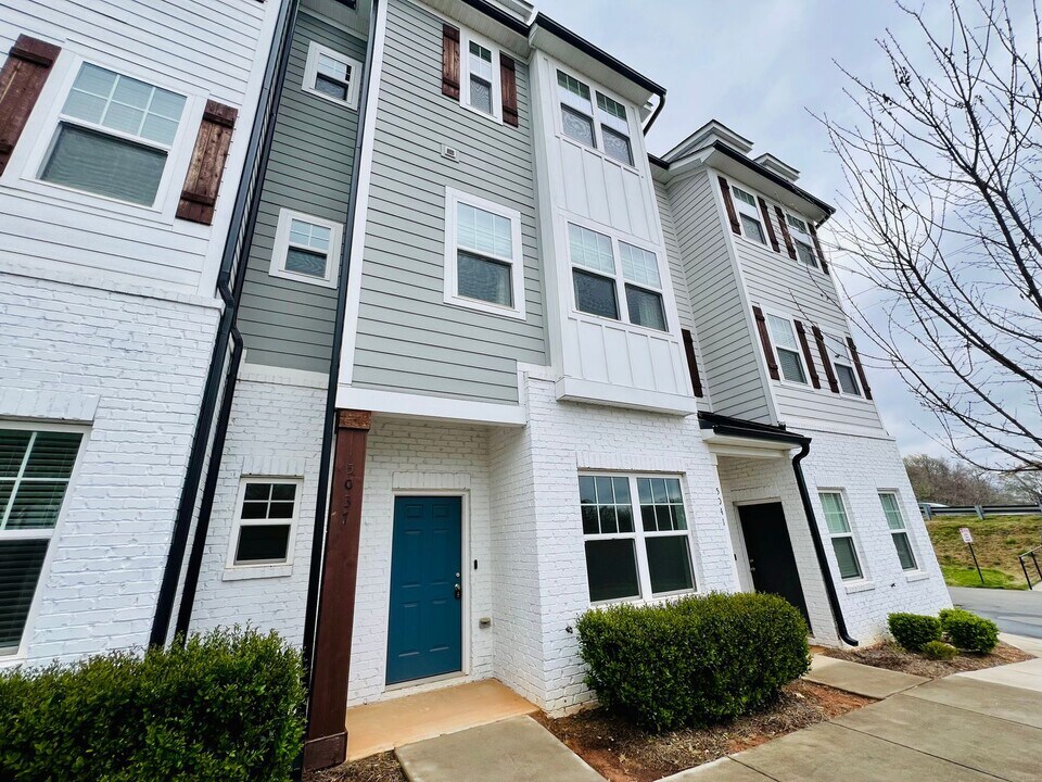 5037 Belmont Xing Dr in Belmont, NC - Building Photo