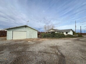 16109 Manning Ave in Reedley, CA - Building Photo - Building Photo