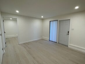 533 Verducci Dr, Unit 533 Verducci in Daly City, CA - Building Photo - Building Photo