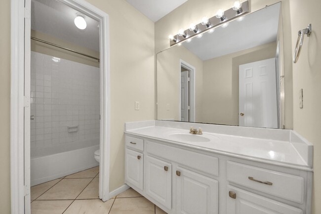 10214 White Oak Trail Ln