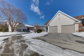 5 Heritage Way in Gansevoort, NY - Building Photo - Building Photo