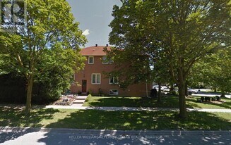 132 Old Surrey Ln in Richmond Hill, ON - Building Photo