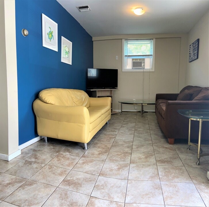 32 Blaine Ave, Unit B in Seaside Heights, NJ - Building Photo