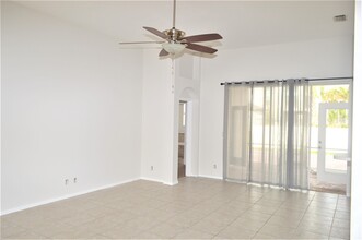 880 NW Waterlily Pl in Jensen Beach, FL - Foto de edificio - Building Photo