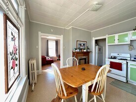 2125 E Superior St in Duluth, MN - Building Photo