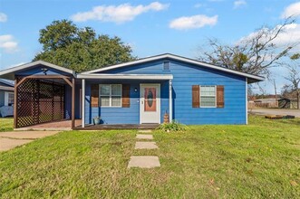 902 Turner St in Cleburne, TX - Building Photo - Building Photo