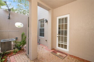 604 SW 147th Ave in Pembroke Pines, FL - Building Photo - Building Photo