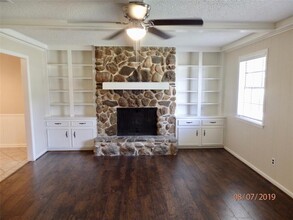 2109 Riverside Dr in West Columbia, TX - Building Photo - Building Photo