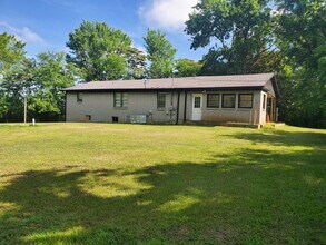 255 Sunset Ln in Columbia, TN - Foto de edificio - Building Photo