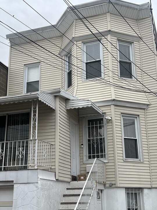 6126 Washington St in West New York, NJ - Building Photo