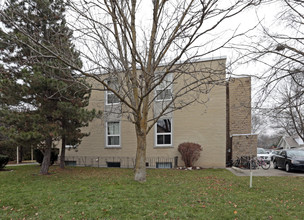 Wyvern Apartments in Guelph, ON - Building Photo - Building Photo