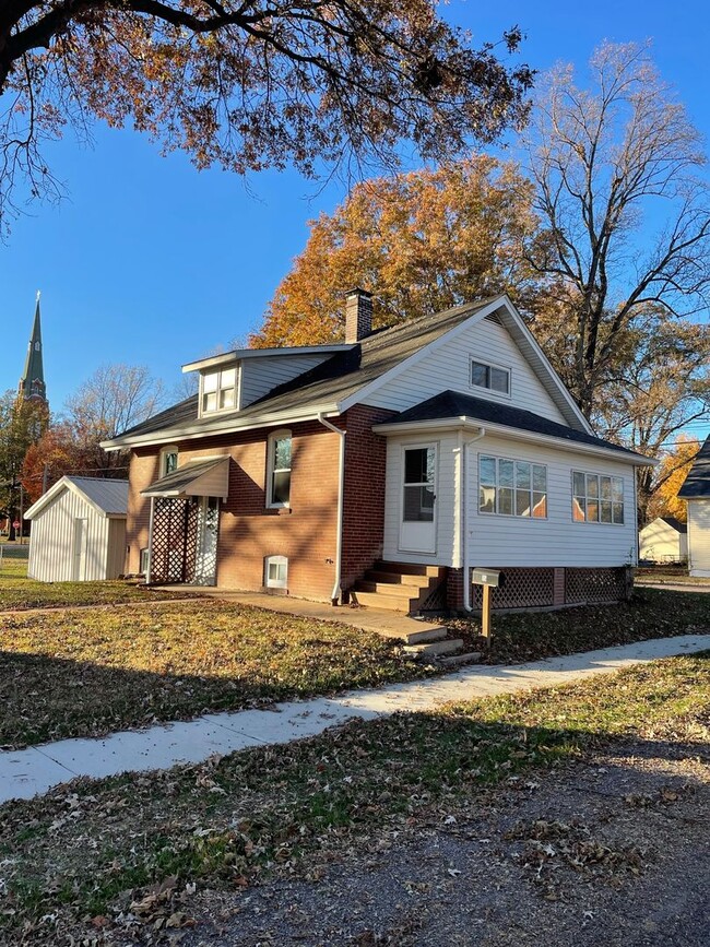 15 N Bernard St in Mascoutah, IL - Building Photo - Building Photo